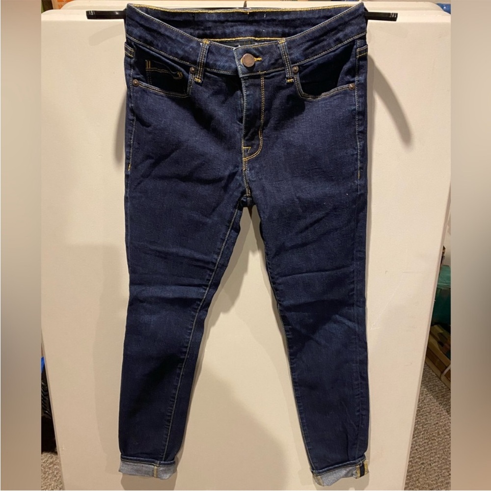 Blue Skinny Jeans with Tapered Fit and Modern Wash